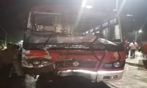 ಚಿಕ್ಕಮಗಳೂರು | ಕ್ಯಾಂಟರ್-ಬಸ್‌ ನಡುವೆ ಭೀಕರ ರಸ್ತೆ ಅಪಘಾತ; ಇಬ್ಬರು ಸ್ಥಳದಲ್ಲೇ ಮೃತ್ಯು