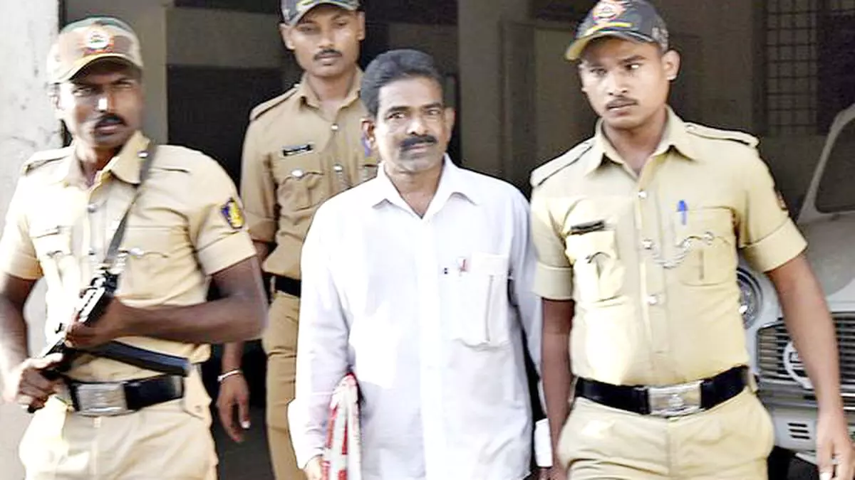 ಸಯನೈಡ್ ಮೋಹನ್ನ 23 ಅತ್ಯಾಚಾರ-ಕೊಲೆಗಳು ಮತ್ತು ಪೊಲೀಸ್ ವೈಫಲ್ಯ! ಸಯನೈಡ್ ಮೋಹನ್ನ 23 ಅತ್ಯಾಚಾರ-ಕೊಲೆಗಳು ಮತ್ತು ಪೊಲೀಸ್ ವೈಫಲ್ಯ!