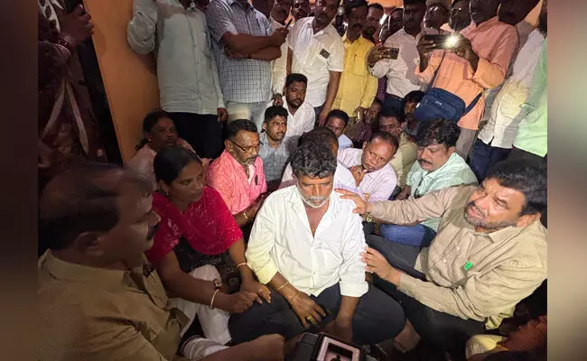 ಕೊಪ್ಪಳ | ಕೊಲೆಯಾದ ಗವಿಸಿದ್ದಪ್ಪ ನಾಯಕ ಮನೆಗೆ ಮುಸ್ಲಿಂ ಸಮುದಾಯದ ಮುಖಂಡರ ಭೇಟಿ