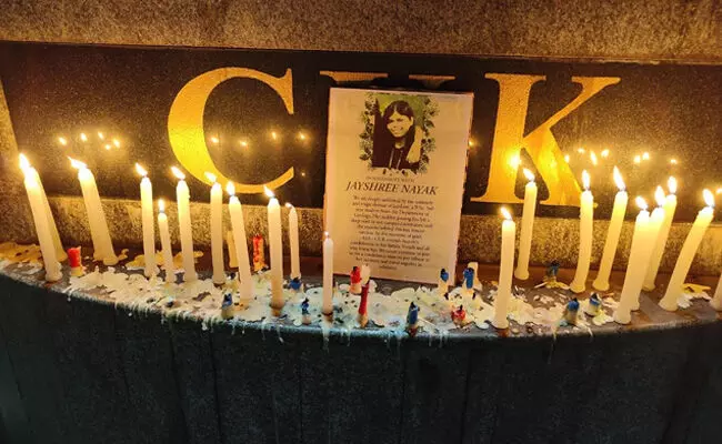 ಕಲಬುರಗಿ| ದಲಿತ ವಿದ್ಯಾರ್ಥಿನಿ ಆತ್ಮಹತ್ಯೆ ಪ್ರಕರಣ: ಪಾರದರ್ಶಕ ತನಿಖೆಗೆ ಅಂಬೇಡ್ಕರ್ ಅಸೋಸಿಯೇಷನ್ ಒತ್ತಾಯ ಕಲಬುರಗಿ| ದಲಿತ ವಿದ್ಯಾರ್ಥಿನಿ ಆತ್ಮಹತ್ಯೆ ಪ್ರಕರಣ: ಪಾರದರ್ಶಕ ತನಿಖೆಗೆ ಅಂಬೇಡ್ಕರ್ ಅಸೋಸಿಯೇಷನ್ ಒತ್ತಾಯ