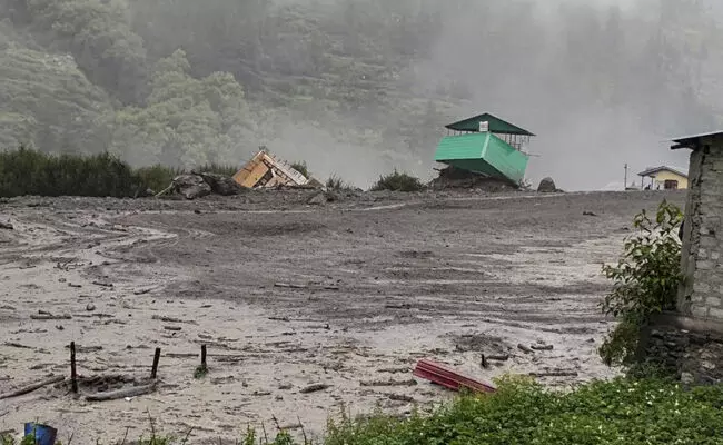 ಉತ್ತರಾಖಂಡ ಮೇಘ ಸ್ಫೋಟ : ನೆರೆ ಸಂತ್ರಸ್ತ ಪ್ರದೇಶಗಳಿಂದ 409 ಮಂದಿಯ ರಕ್ಷಣೆ ಉತ್ತರಾಖಂಡ ಮೇಘ ಸ್ಫೋಟ : ನೆರೆ ಸಂತ್ರಸ್ತ ಪ್ರದೇಶಗಳಿಂದ 409 ಮಂದಿಯ ರಕ್ಷಣೆ