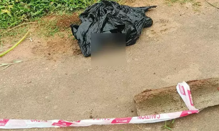 ಕೊರಟಗೆರೆ | ಭೀಕರ ಕೊಲೆ; ರಸ್ತೆಯಲ್ಲಿ ಕತ್ತರಿಸಿದ ದೇಹದ ಭಾಗ ಪತ್ತೆ!