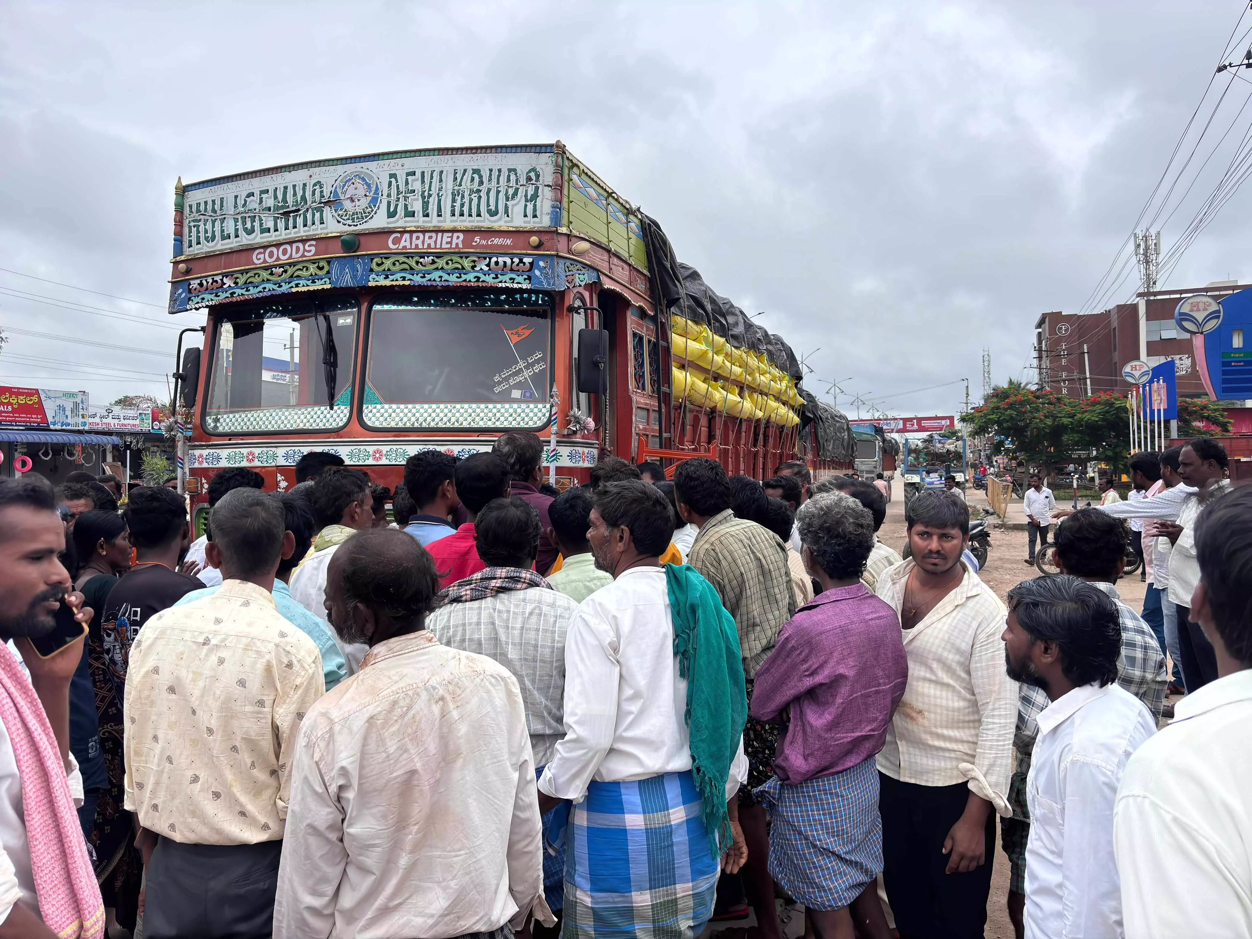 ಕೊಪ್ಪಳ | ಯೂರಿಯಾ ಅಭಾವ: ರೈತರ ದಿಢೀರ್ ಪ್ರತಿಭಟನೆ