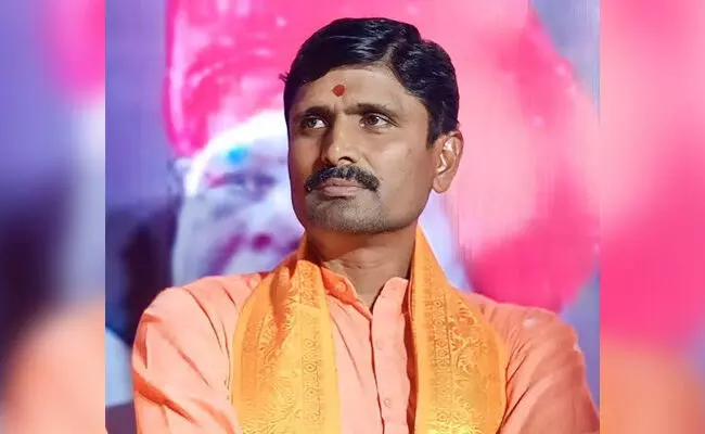 ಕಲಬುರಗಿ| ಕೇಂದ್ರೀಯ ವಿವಿಯಲ್ಲಿ ಅನಧಿಕೃತ ಗೋರಿ ನಿರ್ಮಾಣ ಎಂದು ಆಧಾರರಹಿತ ಹೇಳಿಕೆ: ಆಂದೋಲಾಶ್ರೀ ವಿರುದ್ಧ ಎಫ್ಐಆರ್ ದಾಖಲು ಕಲಬುರಗಿ| ಕೇಂದ್ರೀಯ ವಿವಿಯಲ್ಲಿ ಅನಧಿಕೃತ ಗೋರಿ ನಿರ್ಮಾಣ ಎಂದು ಆಧಾರರಹಿತ ಹೇಳಿಕೆ: ಆಂದೋಲಾಶ್ರೀ ವಿರುದ್ಧ ಎಫ್ಐಆರ್ ದಾಖಲು