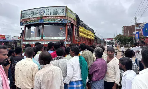 ಕೊಪ್ಪಳ | ಯೂರಿಯಾ ಅಭಾವ: ರೈತರ ದಿಢೀರ್ ಪ್ರತಿಭಟನೆ