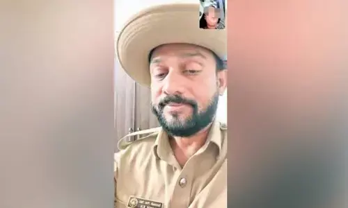 ಬೆಂಗಳೂರು| ಪೊಲೀಸ್ ಸಮವಸ್ತ್ರ ಧರಿಸಿ ಪತ್ನಿಗೆ ವಿಡಿಯೋ ಕರೆ ಮಾಡಿದ ಕಳವು ಪ್ರಕರಣದ ಆರೋಪಿ; ಕರ್ತವ್ಯಲೋಪದಡಿ ಕಾನ್‍ಸ್ಟೇಬಲ್ ಅಮಾನತು