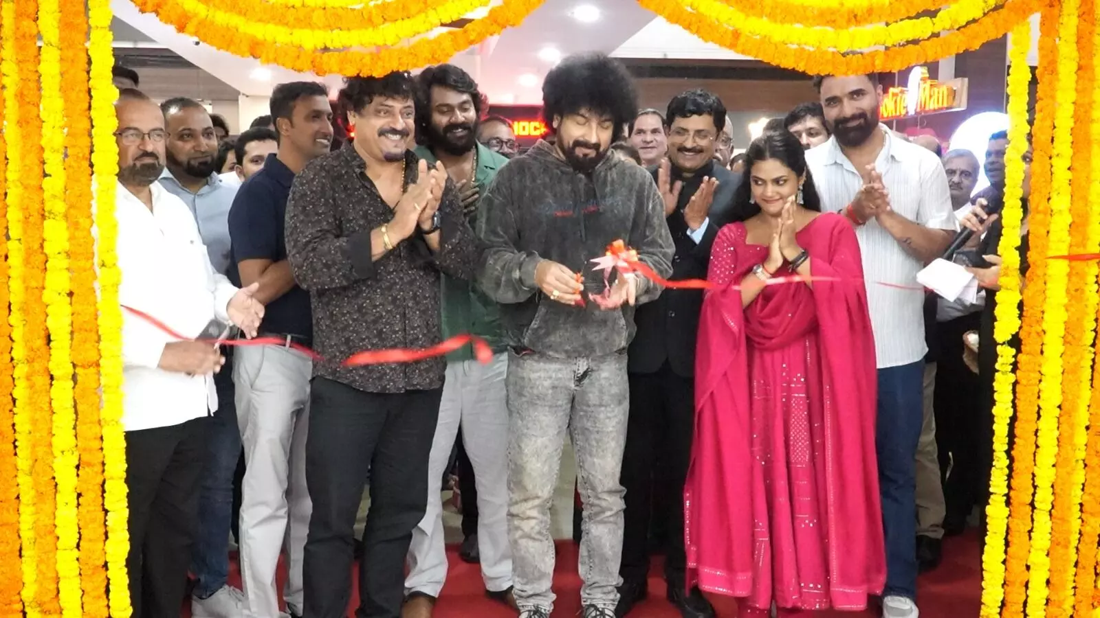 ಮಂಗಳೂರು: ಸ್ಥಳಾಂತರಿತ ಐ ಸೆಂಟ್ರಲ್ ಸ್ಟೋರ್ ಶುಭಾರಂಭ ಮಂಗಳೂರು: ಸ್ಥಳಾಂತರಿತ ಐ ಸೆಂಟ್ರಲ್ ಸ್ಟೋರ್ ಶುಭಾರಂಭ