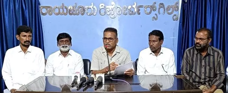 ರಾಯಚೂರು | ಮುಂಗಾರು ಅಧಿವೇಶನದಲ್ಲಿ ಒಳ ಮೀಸಲಾತಿ ಜಾರಿಗೊಳಿಸಲು ಆಗ್ರಹಿಸಿ ಆ.11ರಿಂದ ಫ್ರೀಡಂ ಪಾರ್ಕ್ ನಲ್ಲಿ ಧರಣಿ ರಾಯಚೂರು | ಮುಂಗಾರು ಅಧಿವೇಶನದಲ್ಲಿ ಒಳ ಮೀಸಲಾತಿ ಜಾರಿಗೊಳಿಸಲು ಆಗ್ರಹಿಸಿ ಆ.11ರಿಂದ ಫ್ರೀಡಂ ಪಾರ್ಕ್ ನಲ್ಲಿ ಧರಣಿ