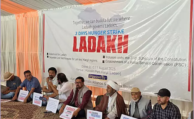 ಲಡಾಖ್‌ ಗೆ ರಾಜ್ಯದ ಸ್ಥಾನಮಾನ ಆಗ್ರಹಿಸಿ ಕೆಡಿಎ, ಎಲ್‌ಎಬಿ ನೇತೃತ್ವದಲ್ಲಿ ಉಪವಾಸ ಮುಷ್ಕರ ಆರಂಭ