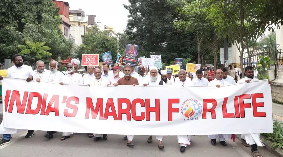 ಬೆಂಗಳೂರಿನ ಕ್ಸೇವಿಯರ್ ಕ್ಯಾಥೆಡ್ರಲ್ನಲ್ಲಿ ಮಾರ್ಚ್ ಫಾರ್ ಲೈಫ್ ಮೆರವಣಿಗೆ ಬೆಂಗಳೂರಿನ ಕ್ಸೇವಿಯರ್ ಕ್ಯಾಥೆಡ್ರಲ್ನಲ್ಲಿ ಮಾರ್ಚ್ ಫಾರ್ ಲೈಫ್ ಮೆರವಣಿಗೆ