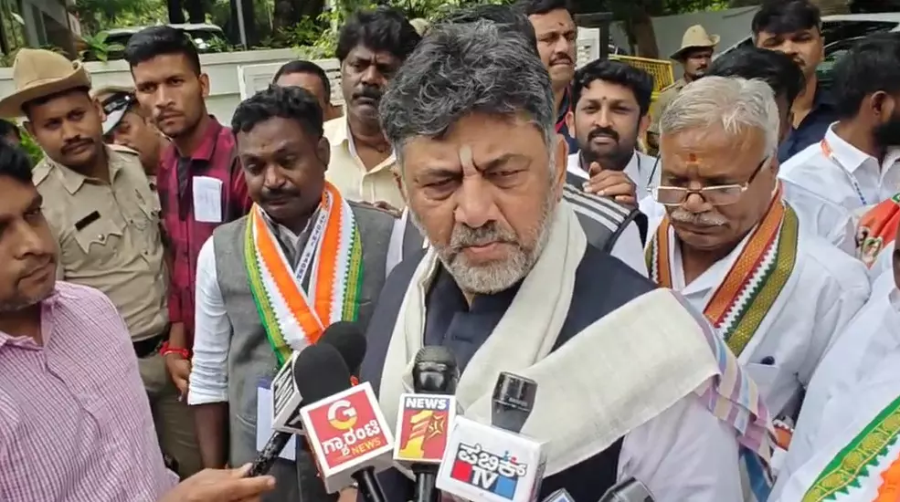 ಮೆಟ್ರೋ ಯೋಜನೆ ಅನುದಾನದಲ್ಲಿ ಶೇ.80ರಷ್ಟು ನಮ್ಮದು, ಕೇಂದ್ರದ್ದು ಶೇ.20 ಮಾತ್ರ : ಡಿ.ಕೆ.ಶಿವಕುಮಾರ್ ತಿರುಗೇಟು ಮೆಟ್ರೋ ಯೋಜನೆ ಅನುದಾನದಲ್ಲಿ ಶೇ.80ರಷ್ಟು ನಮ್ಮದು, ಕೇಂದ್ರದ್ದು ಶೇ.20 ಮಾತ್ರ : ಡಿ.ಕೆ.ಶಿವಕುಮಾರ್ ತಿರುಗೇಟು