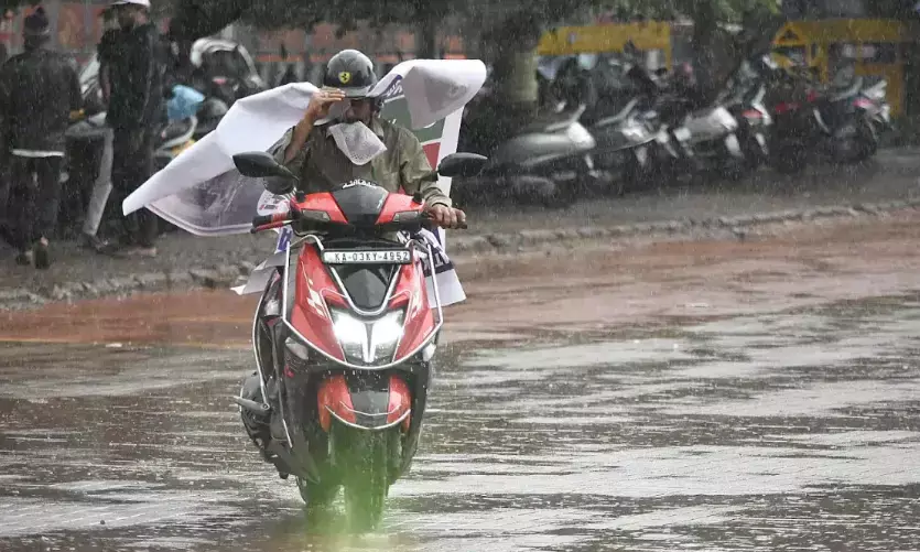 ಬೆಂಗಳೂರಿನ ಹಲವೆಡೆ ಧಾರಾಕಾರ ಮಳೆ