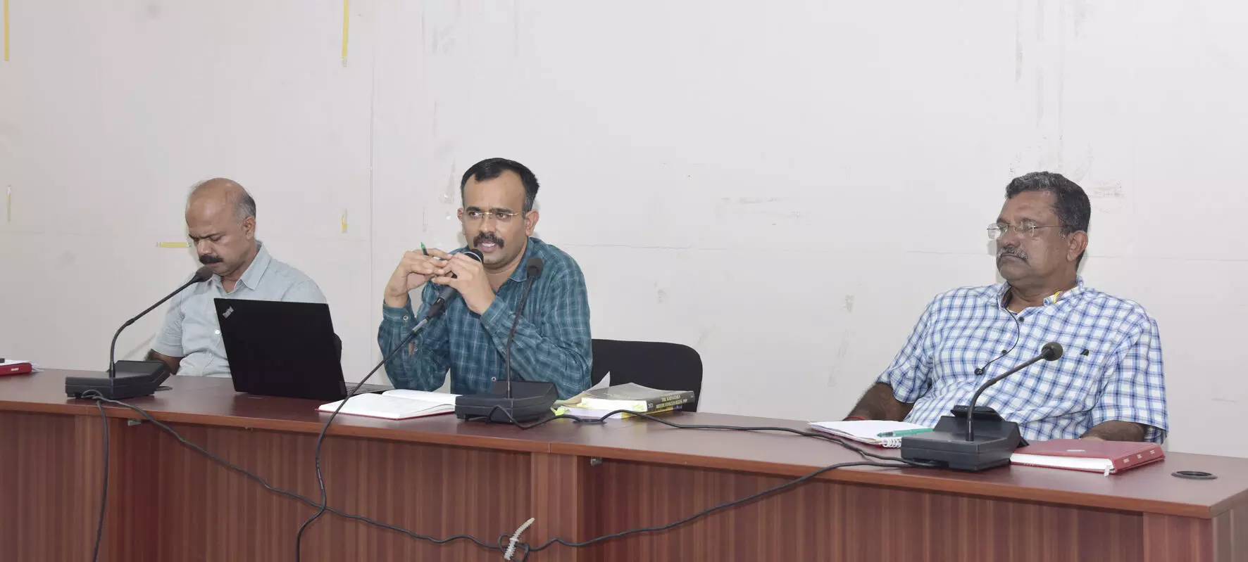 ಪರಿವಾಹನ್ ಆನ್ಲೈನ್ ಸೇವೆಯಿಂದ ಆರ್ಟಿಒ ಕಚೇರಿಯಲ್ಲಿ ಜನದಟ್ಟಣೆ ಶೇ. 60ರಷ್ಟು ಇಳಿಕೆ: ಶ್ರೀಧರ್ ಮಲ್ಲಾಡ್ ಪರಿವಾಹನ್ ಆನ್ಲೈನ್ ಸೇವೆಯಿಂದ ಆರ್ಟಿಒ ಕಚೇರಿಯಲ್ಲಿ ಜನದಟ್ಟಣೆ ಶೇ. 60ರಷ್ಟು ಇಳಿಕೆ: ಶ್ರೀಧರ್ ಮಲ್ಲಾಡ್