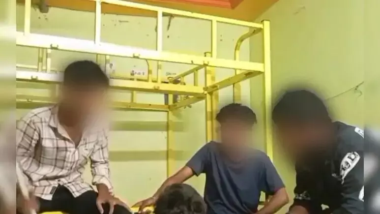 ಆಂಧ್ರ ಪ್ರದೇಶ|ಹಾಸ್ಟೆಲ್ನಲ್ಲಿ ದಲಿತ ವಿದ್ಯಾರ್ಥಿಗೆ ಥಳಿಸಿ ವಿದ್ಯುತ್ ಶಾಕ್ ನೀಡಲು ಯತ್ನಿಸಿದ ಹಿರಿಯ ವಿದ್ಯಾರ್ಥಿಗಳು! ಆಂಧ್ರ ಪ್ರದೇಶ|ಹಾಸ್ಟೆಲ್ನಲ್ಲಿ ದಲಿತ ವಿದ್ಯಾರ್ಥಿಗೆ ಥಳಿಸಿ ವಿದ್ಯುತ್ ಶಾಕ್ ನೀಡಲು ಯತ್ನಿಸಿದ ಹಿರಿಯ ವಿದ್ಯಾರ್ಥಿಗಳು!