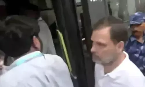 ಮತಗಳ ಕಳ್ಳತನ ಆರೋಪಿಸಿ ಚುನಾವಣಾ ಆಯೋಗದ ಕಚೇರಿಗೆ ಮೆರವಣಿಗೆ : ರಾಹುಲ್‌ ಗಾಂಧಿ ಸಹಿತ ಹಲವು ವಿಪಕ್ಷಗಳ ಸಂಸದರು ಪೊಲೀಸ್‌ ವಶಕ್ಕೆ