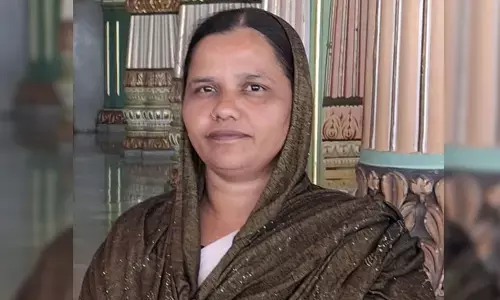 ಕೊಪ್ಪಳ | ಕೆಂಪುಕೋಟೆಯಲ್ಲಿ ನಡೆಯುವ ಸ್ವಾತಂತ್ರ್ಯೋತ್ಸವಕ್ಕೆ ವಿಶೇಷ ಅತಿಥಿಯಾಗಿ ಗ್ರಾ.ಪಂ ಅಧ್ಯಕ್ಷೆ ಫರೀದಾ ಬೇಗಂ ಆಯ್ಕೆ: ಗ್ರಾಮಸ್ಥರ ಹರ್ಷ