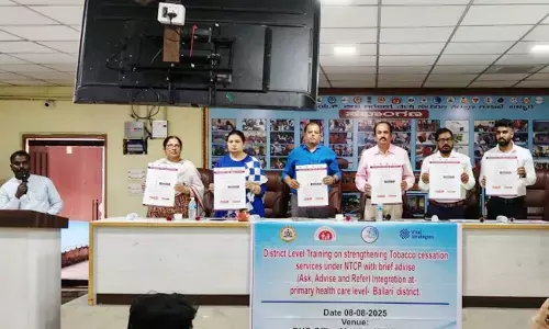 ಬಳ್ಳಾರಿ | ತಂಬಾಕು ವ್ಯಸನ ಮುಕ್ತ ಕೇಂದ್ರಗಳ ಸೌಲಭ್ಯ ಕುರಿತು ಅರಿವು ಮೂಡಿಸಿ : ಡಿಹೆಚ್‌ಓ ಡಾ.ಯಲ್ಲಾ ರಮೇಶ್ ಬಾಬು