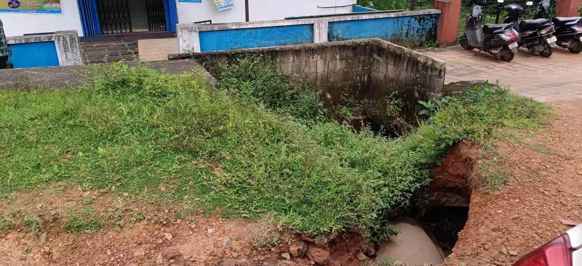 ಪರ್ಕಳ ರಾ.ಹೆದ್ದಾರಿ ಅವಾಂತರದಿಂದ ಬೃಹತ್ ಹೊಂಡ ಸೃಷ್ಟಿ! ಪರ್ಕಳ ರಾ.ಹೆದ್ದಾರಿ ಅವಾಂತರದಿಂದ ಬೃಹತ್ ಹೊಂಡ ಸೃಷ್ಟಿ!