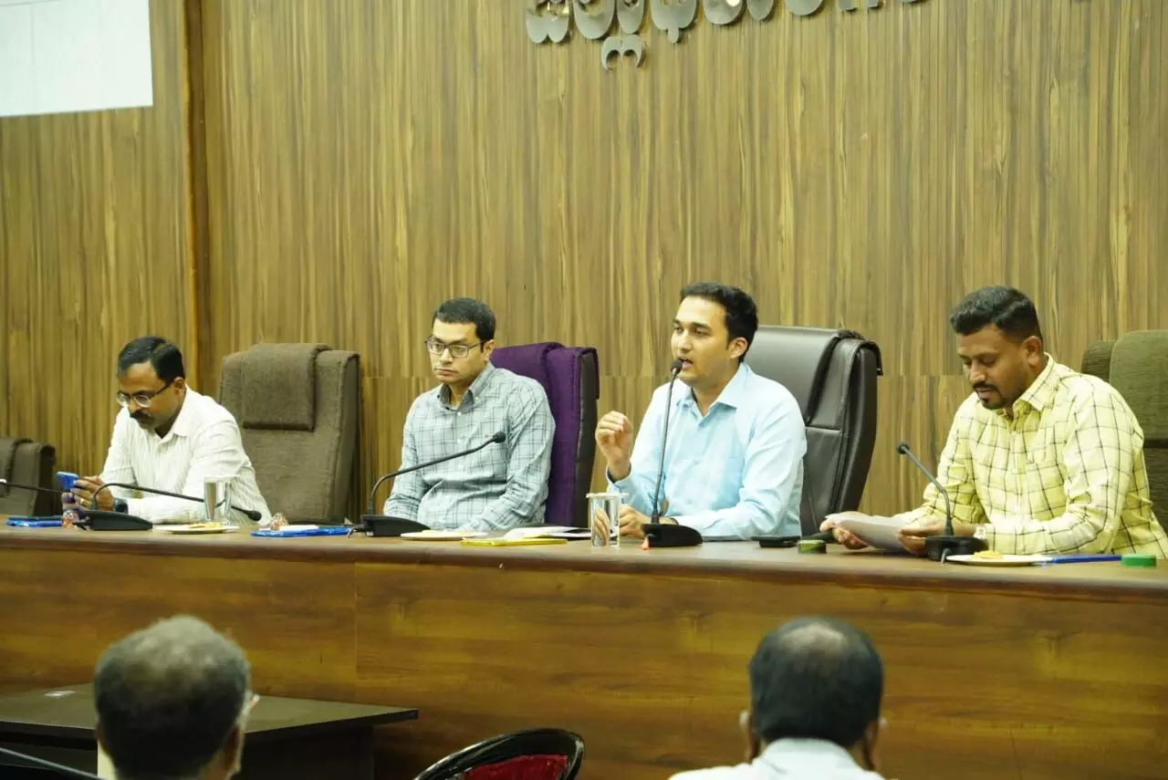 ಬುಡಕಟ್ಟು ಸಮುದಾಯಗಳನ್ನು ಸಬಲೀಕರಣಗೊಳಿಸಲು ಅಧಿಕಾರಿಗಳು ಶ್ರಮವಹಿಸಿ: ಬಳ್ಳಾರಿ ಡಿಸಿ ಪ್ರಶಾಂತ್ ಕುಮಾರ್ ಬುಡಕಟ್ಟು ಸಮುದಾಯಗಳನ್ನು ಸಬಲೀಕರಣಗೊಳಿಸಲು ಅಧಿಕಾರಿಗಳು ಶ್ರಮವಹಿಸಿ: ಬಳ್ಳಾರಿ ಡಿಸಿ ಪ್ರಶಾಂತ್ ಕುಮಾರ್