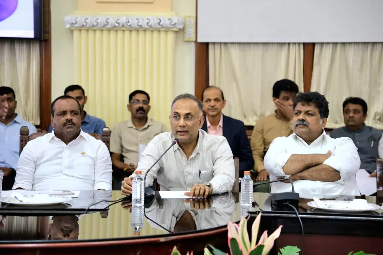 ದಕ್ಷಿಣ ಕನ್ನಡ ಜಿಲ್ಲೆಯಲ್ಲಿ ಕೆಂಪುಕಲ್ಲು ಗಣಿಗಾರಿಕೆಗೆ ಶೀಘ್ರದಲ್ಲೇ ಹೊಸ ನಿಯಮ ದಕ್ಷಿಣ ಕನ್ನಡ ಜಿಲ್ಲೆಯಲ್ಲಿ ಕೆಂಪುಕಲ್ಲು ಗಣಿಗಾರಿಕೆಗೆ ಶೀಘ್ರದಲ್ಲೇ ಹೊಸ ನಿಯಮ