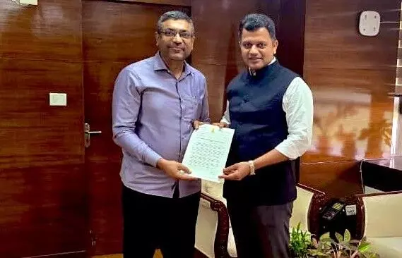 ಐಟಿ ಸಚಿವಾಲಯದ ಕಾರ್ಯದರ್ಶಿಯನ್ನು ಭೇಟಿಯಾದ ಸಂಸದ ಬ್ರಿಜೇಶ್ ಚೌಟ ಐಟಿ ಸಚಿವಾಲಯದ ಕಾರ್ಯದರ್ಶಿಯನ್ನು ಭೇಟಿಯಾದ ಸಂಸದ ಬ್ರಿಜೇಶ್ ಚೌಟ