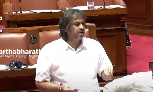 ಪೋಷಕರ ಒಪ್ಪಿಗೆ ಪತ್ರ ಪಡೆದು ಮಕ್ಕಳಿಗೆ ಮೊಟ್ಟೆ, ಬಾಳೆಹಣ್ಣು ವಿತರಣೆ: ಮಧು ಬಂಗಾರಪ್ಪ