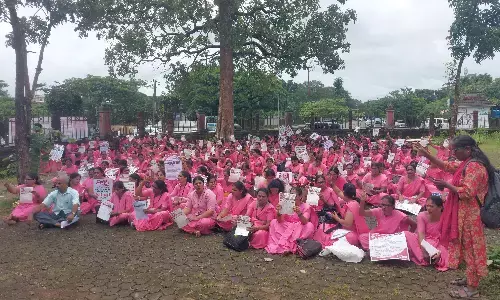 ಉಡುಪಿ: ವಿವಿಧ ಬೇಡಿಕೆಗಳ ಈಡೇರಿಕೆಗೆ ಆಗ್ರಹಿಸಿ ಆಶಾ ಕಾರ್ಯಕರ್ತರಿಂದ ಧರಣಿ