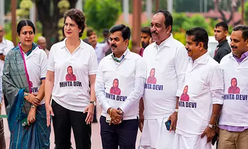 ಎಸ್‌ಐಆರ್ ವಿರುದ್ಧ ಪ್ರತಿಪಕ್ಷದಿಂದ ‘ಟಿ-ಶರ್ಟ್ ಪ್ರತಿಭಟನೆ’