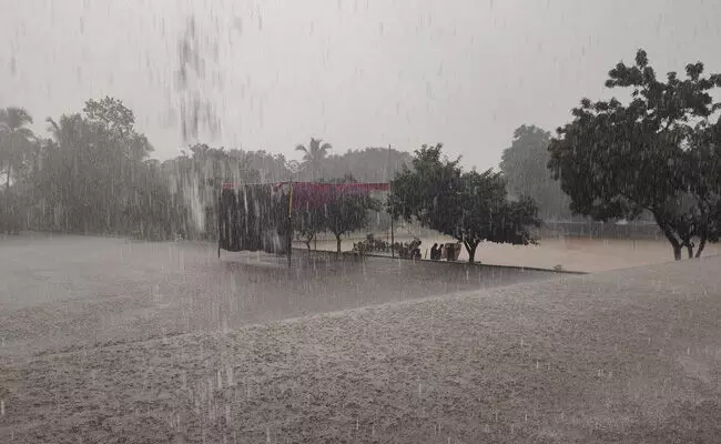 ಹೊಸಪೇಟೆ | ಭಾರಿ ಮಳೆ : ಜನಜೀವನ ಅಸ್ತವ್ಯಸ್ತ