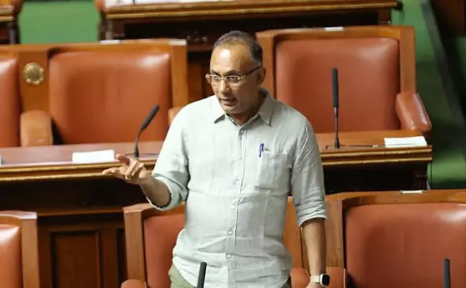 ಮುಂಗಾರು ಅಧಿವೇಶನ | ಕೌನ್ಸಿಲಿಂಗ್ ಮೂಲಕ 55 ಸಾವಿರ ಸಿಬ್ಬಂದಿ ವರ್ಗಾವಣೆ : ಸಚಿವ ದಿನೇಶ್ ಗುಂಡೂರಾವ್ ಮುಂಗಾರು ಅಧಿವೇಶನ | ಕೌನ್ಸಿಲಿಂಗ್ ಮೂಲಕ 55 ಸಾವಿರ ಸಿಬ್ಬಂದಿ ವರ್ಗಾವಣೆ : ಸಚಿವ ದಿನೇಶ್ ಗುಂಡೂರಾವ್