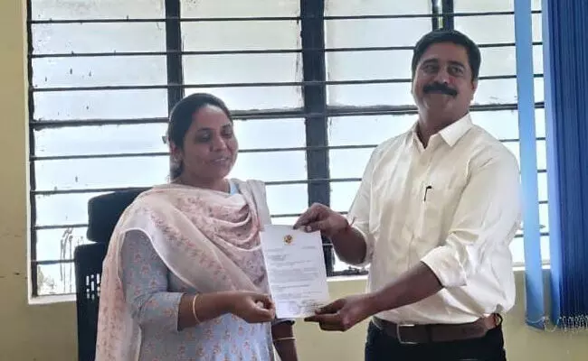 ಕಲಬುರಗಿ| ಶಹಾಬಾದ್ಗೆ ನೂತನ ತಹಶೀಲ್ದಾರ್ ರಾಗಿ ನೀಲಪ್ರಭ ಬಬಲಾದ ಅಧಿಕಾರ ಸ್ವೀಕಾರ ಕಲಬುರಗಿ| ಶಹಾಬಾದ್ಗೆ ನೂತನ ತಹಶೀಲ್ದಾರ್ ರಾಗಿ ನೀಲಪ್ರಭ ಬಬಲಾದ ಅಧಿಕಾರ ಸ್ವೀಕಾರ