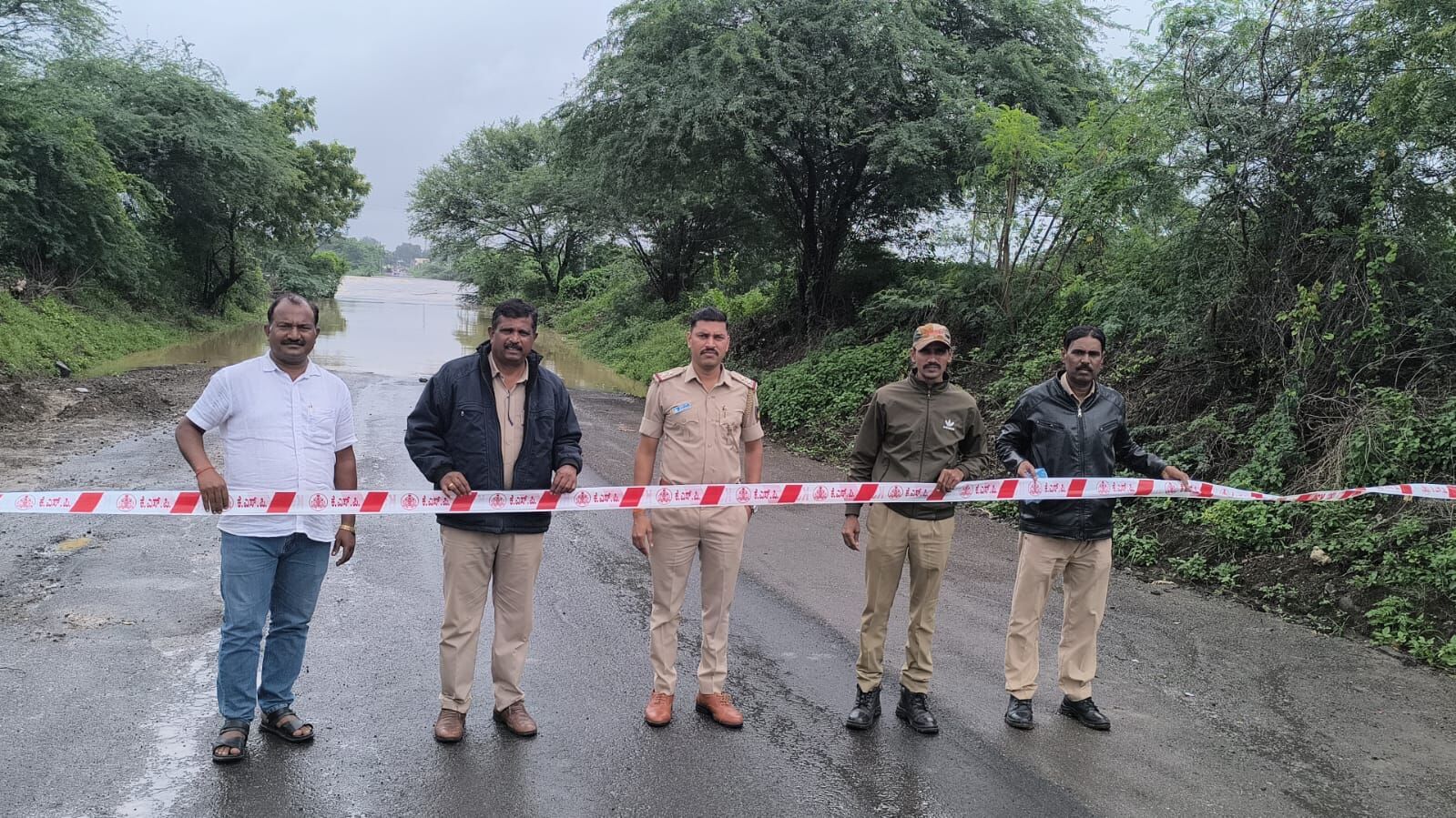 ಕಲಬುರಗಿ: ಧಾರಾಕಾರ ಮಳೆಗೆ ದಂಡೋತಿ ಗ್ರಾಮದ ಕಾಗಿಣಾ ನದಿ ಸೇತುವೆ ಮುಳುಗಡೆ