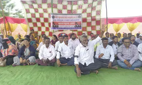 ವಿವಿಧ ಬೇಡಿಕೆಗಳ ಈಡೇರಿಕೆಗೆ ಆಗ್ರಹಿಸಿ ಬೀದರ್ ವಿಶ್ವವಿದ್ಯಾಲಯದಲ್ಲಿ ಅತಿಥಿ ಉಪನ್ಯಾಸಕರ ಧರಣಿ