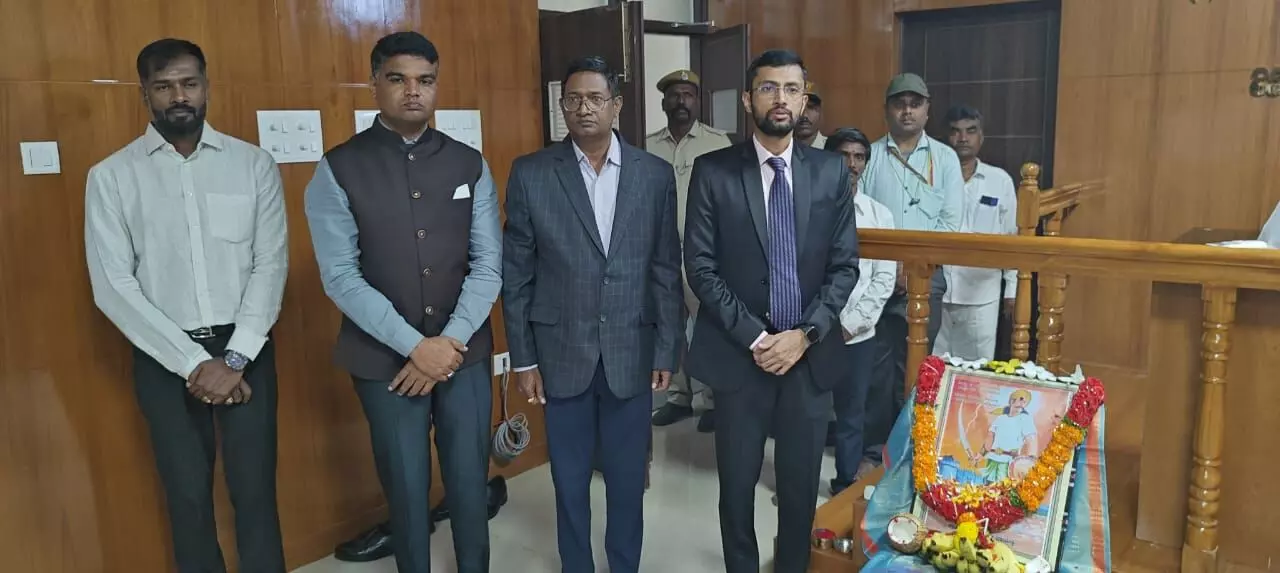 ರಾಯಚೂರು | ಜಿಲ್ಲಾಡಳಿತದಿಂದ ಕ್ರಾಂತಿವೀರ ಸಂಗೊಳ್ಳಿ ರಾಯಣ್ಣ ಜಯಂತಿ ಆಚರಣೆ ರಾಯಚೂರು | ಜಿಲ್ಲಾಡಳಿತದಿಂದ ಕ್ರಾಂತಿವೀರ ಸಂಗೊಳ್ಳಿ ರಾಯಣ್ಣ ಜಯಂತಿ ಆಚರಣೆ