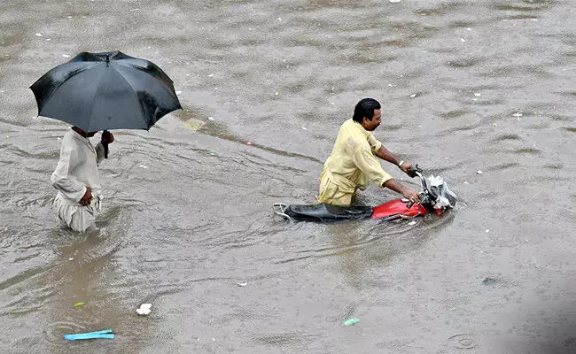 ಪಾಕಿಸ್ತಾನ: ಮಳೆ, ಪ್ರವಾಹಕ್ಕೆ ಕನಿಷ್ಠ 160 ಬಲಿ; ವ್ಯಾಪಕ ನಷ್ಟ