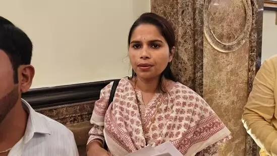 ಉತ್ತರ ಪ್ರದೇಶ | ಸಮಾಜವಾದಿ ಪಕ್ಷದ ಶಾಸಕಿ ಪೂಜಾ ಪಾಲ್ ಉಚ್ಛಾಟನೆ; ದುಬಾರಿಯಾದ ಸಿಎಂ ಆದಿತ್ಯನಾಥ್ ಹೊಗಳುವಿಕೆ!