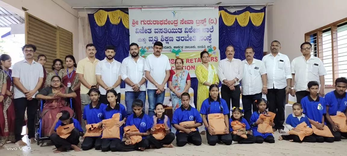 ಕಾರ್ಕಳ: ವಿಜೇತ ವಿಶೇಷ ಶಾಲೆಯಲ್ಲಿ ಸ್ವಾತಂತ್ರ್ಯ ದಿನಾಚರಣೆ, ಸಮವಸ್ತ್ರ ವಿತರಣೆ ಹಾಗೂ ವನಮಹೋತ್ಸವ ಕಾರ್ಕಳ: ವಿಜೇತ ವಿಶೇಷ ಶಾಲೆಯಲ್ಲಿ ಸ್ವಾತಂತ್ರ್ಯ ದಿನಾಚರಣೆ, ಸಮವಸ್ತ್ರ ವಿತರಣೆ ಹಾಗೂ ವನಮಹೋತ್ಸವ
