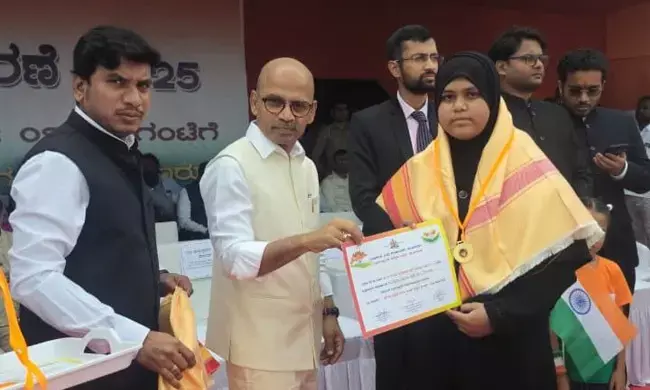 ರಾಯಚೂರು | ಅಲ್ಪಸಂಖ್ಯಾತ ಸಮುದಾಯದ ಪ್ರತಿಭಾವಂತ ವಿದ್ಯಾರ್ಥಿಗಳಿಗೆ ಜಿಲ್ಲಾ ಉಸ್ತುವಾರಿ ಸಚಿವರಿಂದ ಪ್ರತಿಭಾ ಪುರಸ್ಕಾರ ಪ್ರದಾನ