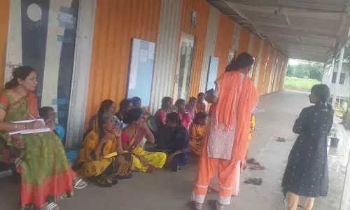 ಬೀದರ್ | ಸ್ವಾತಂತ್ರ್ಯ ದಿನಾಚರಣೆ ಸಂದರ್ಭದಲ್ಲಿ ಡಾ.ಅಂಬೇಡ್ಕರ್ ಫೋಟೋ ಇಡದಿದಕ್ಕೆ ಮಹಿಳೆಯರಿಂದ ಪ್ರತಿಭಟನೆ