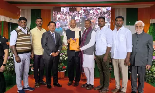 ಮೇಘಾಲಯದ ರಾಜಭವನದಲ್ಲಿ ನಡೆದ ಸ್ವಾತಂತ್ರ್ಯೋತ್ಸವ ಸಮಾರಂಭದಲ್ಲಿ ಪದ್ಮಶ್ರೀ ಪುರಸ್ಕೃತೆ ಭೀಮವ್ವ ಶಿಳ್ಳೆಕ್ಯಾತರ ಕುಟುಂಬದಿಂದ ತೊಗಲು ಬೊಂಬೆ ಪ್ರದರ್ಶನ