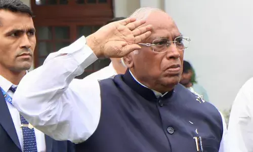 ಅಧಿಕಾರದಲ್ಲಿ ಉಳಿಯಲು ಬಿಜೆಪಿ ಅನೈತಿಕತೆಯ ಯಾವುದೇ ಮಟ್ಟಕ್ಕೂ ಇಳಿಯುತ್ತದೆ: ಖರ್ಗೆ