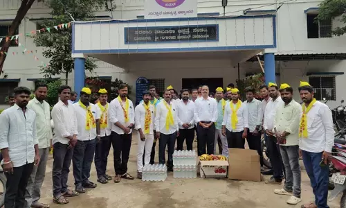 ಸೇಡಂ | ಸಂಗೊಳ್ಳಿ ರಾಯಣ್ಣರ ಜನ್ಮದಿನಾಚರಣೆಯ ಅಂಗವಾಗಿ ಹಣ್ಣು-ಹಂಪಲು ವಿತರಣೆ