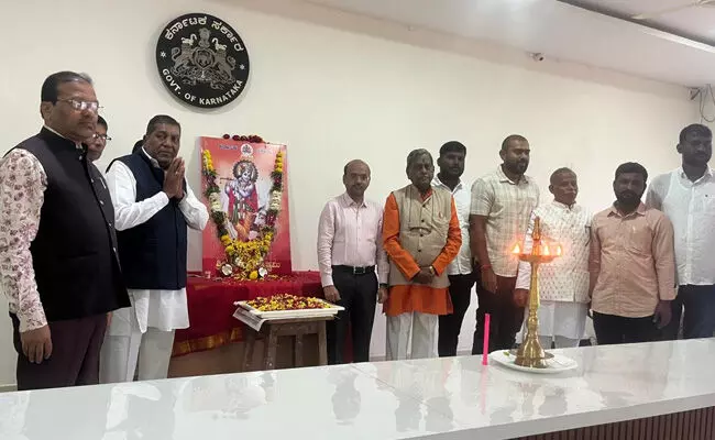 ಬೀದರ್ | ಜಿಲ್ಲಾಧಿಕಾರಿ ಕಚೇರಿಯಲ್ಲಿ ಶ್ರೀ ಕೃಷ್ಣ ಜನ್ಮಾಷ್ಟಮಿ ಆಚರಣೆ ಬೀದರ್ | ಜಿಲ್ಲಾಧಿಕಾರಿ ಕಚೇರಿಯಲ್ಲಿ ಶ್ರೀ ಕೃಷ್ಣ ಜನ್ಮಾಷ್ಟಮಿ ಆಚರಣೆ