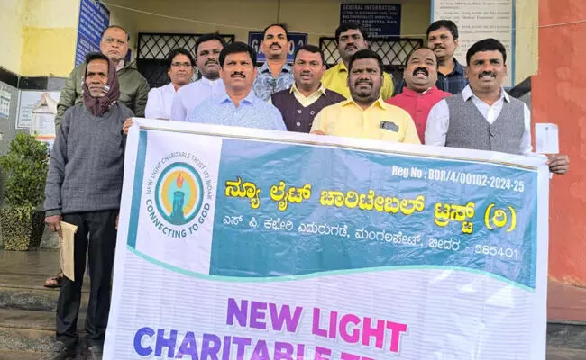 ಬೀದರ್ | ನ್ಯೂ ಲೈಟ್ ಚಾರಿಟೇಬಲ್ ಟ್ರಸ್ಟ್ ವಾರ್ಷಿಕೊತ್ಸವದ ನಿಮಿತ್ತ ರೋಗಿಗಳಿಗೆ ಹಣ್ಣು ವಿತರಣೆ ಬೀದರ್ | ನ್ಯೂ ಲೈಟ್ ಚಾರಿಟೇಬಲ್ ಟ್ರಸ್ಟ್ ವಾರ್ಷಿಕೊತ್ಸವದ ನಿಮಿತ್ತ ರೋಗಿಗಳಿಗೆ ಹಣ್ಣು ವಿತರಣೆ