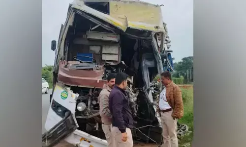 ನೆಲಮಂಗಲ | ರಸ್ತೆ ಬದಿ ನಿಂತಿದ್ದ ಲಾರಿಗೆ ಕೆಎಸ್ಸಾರ್ಟಿಸಿ ಬಸ್​ ಢಿಕ್ಕಿ; ಮೂವರು ಮೃತ್ಯು