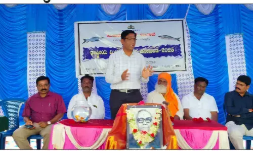 ಬಳ್ಳಾರಿ | ನಡವಿ ಗ್ರಾಮದಲ್ಲಿ ರಾಷ್ಟ್ರೀಯ ಮೀನು ಕೃಷಿಕರ ದಿನಾಚರಣೆ