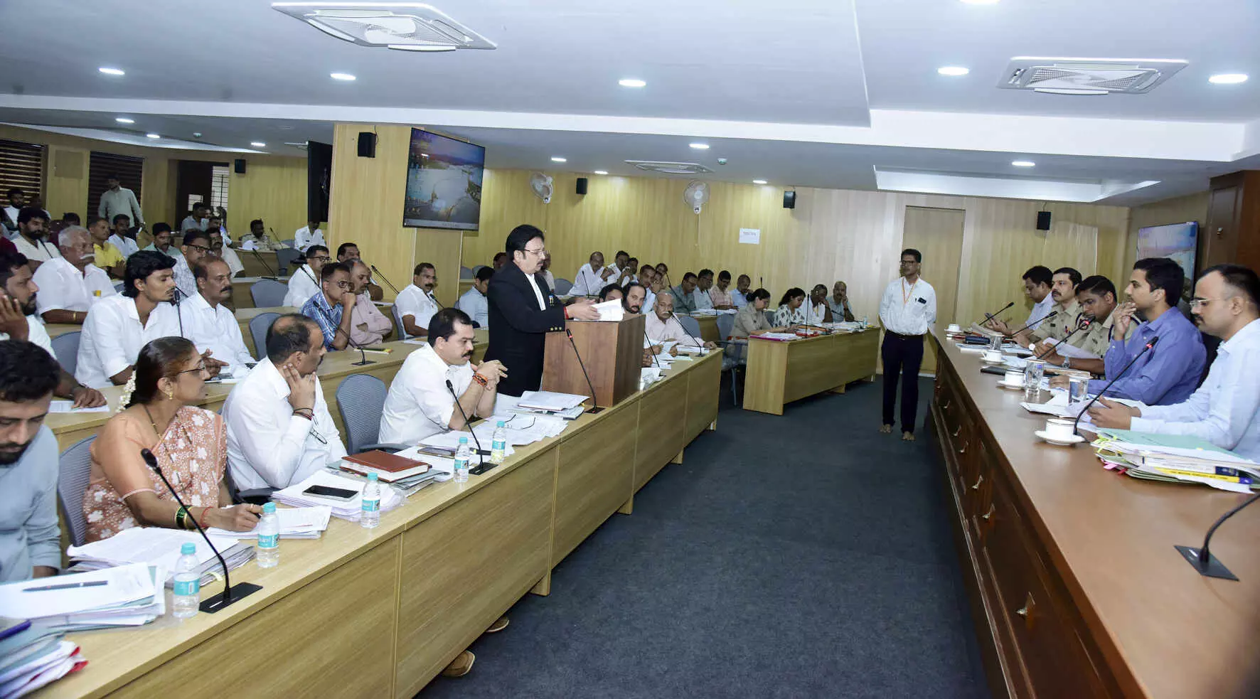 28 ರೂಟ್ಗಳಲ್ಲಿ ಸರಕಾರಿ ಬಸ್ಗಳಿಗೆ ಪರವಾನಿಗೆ| ಜಂಟಿ ಸರ್ವೆ ಆಗದೆ ಅವಕಾಶ ಬೇಡ: ಖಾಸಗಿ ಬಸ್ಸು ಮಾಲಕರು 28 ರೂಟ್ಗಳಲ್ಲಿ ಸರಕಾರಿ ಬಸ್ಗಳಿಗೆ ಪರವಾನಿಗೆ| ಜಂಟಿ ಸರ್ವೆ ಆಗದೆ ಅವಕಾಶ ಬೇಡ: ಖಾಸಗಿ ಬಸ್ಸು ಮಾಲಕರು