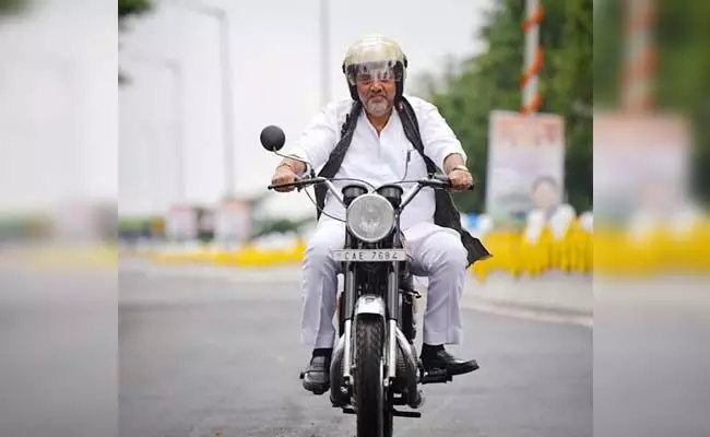 ಹೆಬ್ಬಾಳ ಮೇಲ್ಸೇತುವೆ ಮೇಲೆ ಡಿ.ಕೆ. ಶಿವಕುಮಾರ್ ಬೈಕ್ ಸವಾರಿ ಹೆಬ್ಬಾಳ ಮೇಲ್ಸೇತುವೆ ಮೇಲೆ ಡಿ.ಕೆ. ಶಿವಕುಮಾರ್ ಬೈಕ್ ಸವಾರಿ