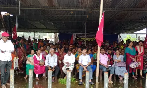 ಉಡುಪಿ: ಕೆಂಪು ಕಲ್ಲು, ಮರಳಿಗಾಗಿ ಅನಿರ್ದಿಷ್ಟಾವಧಿ ಧರಣಿಗೆ ಚಾಲನೆ