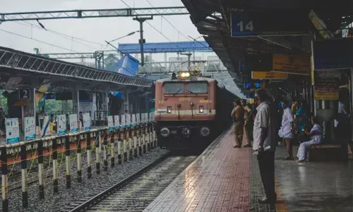 ಕೆಳ ಮಟ್ಟದ ರೈಲ್ವೆ ಉದ್ಯೋಗಗಳಲ್ಲಿ ಪಿಎಚ್‌ಡಿ, ಸ್ನಾತಕೋತ್ತರ ಪದವೀಧರರು : ವರದಿ